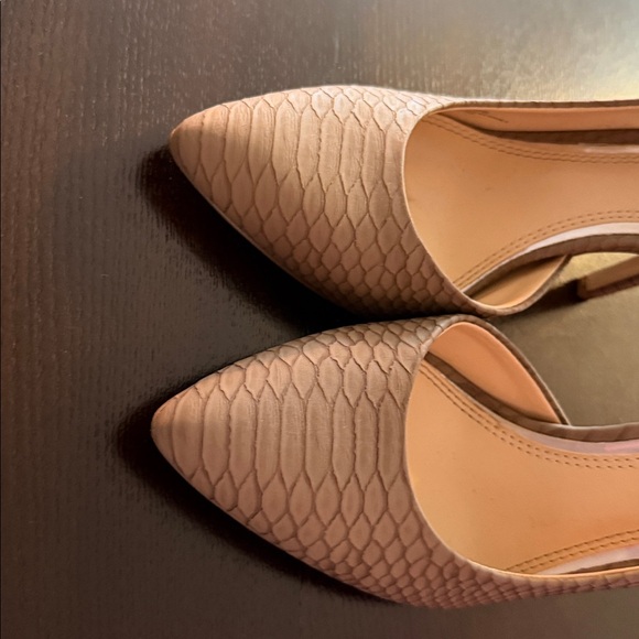 BCBGeneration Textured taupe Heels - Picture 6 of 6